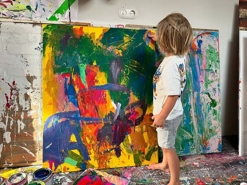 「小畢加索」兩歲畫家震撼藝術界,作品賣出天價! 「小畢加索」兩歲畫家震撼藝術界,作品賣出天價!