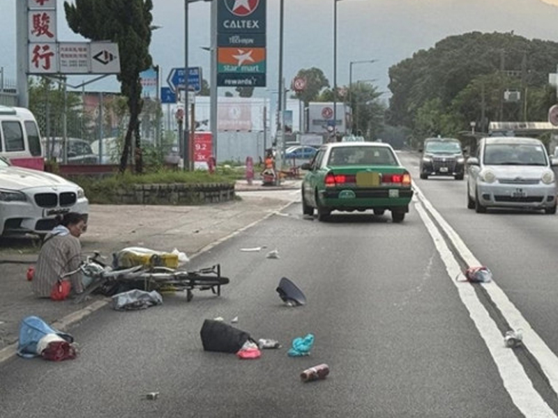 元朗清晨交通意外：婦人騎單車被的士撞翻