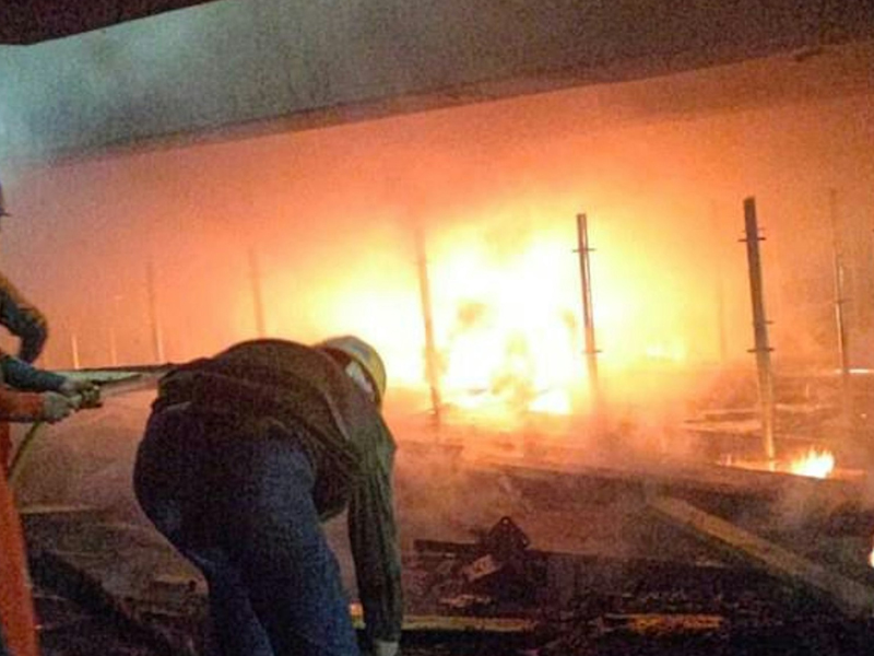 機場三跑地盤突發火警 機場三跑地盤突發火警