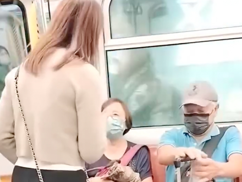 讓座風波再現:年輕女斥長者霸位 讓座風波再現:年輕女斥長者霸位