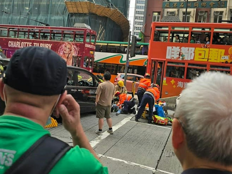 北角七人車失控酿車禍，女途人受重傷