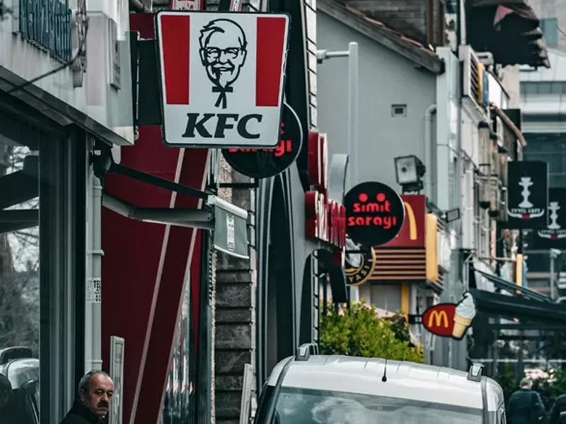 KFC 大規模關閉 47 分店，裁員破 2200 人