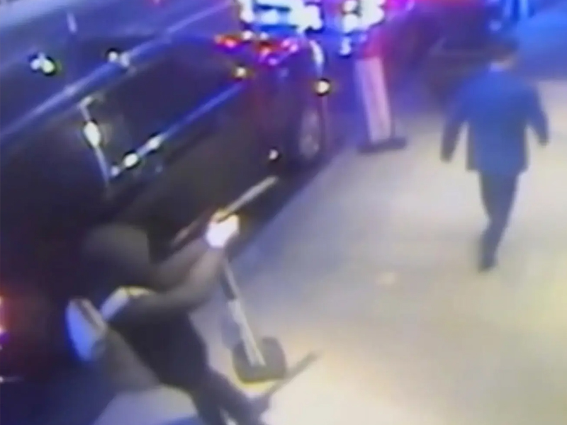 保險巨頭 CEO 遭街頭槍殺，凶手暗藏神秘訊息