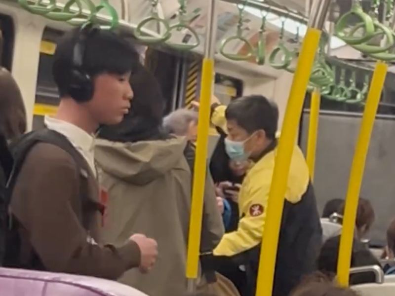 輕鐵大媽咆哮,男學生神級反應成焦點 輕鐵大媽咆哮,男學生神級反應成焦點