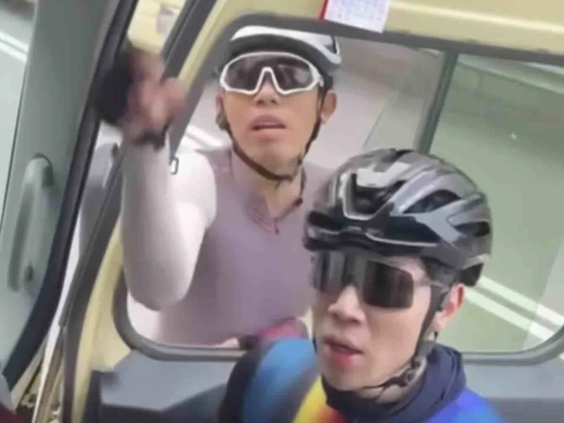 大埔單車 L 圍攻小巴