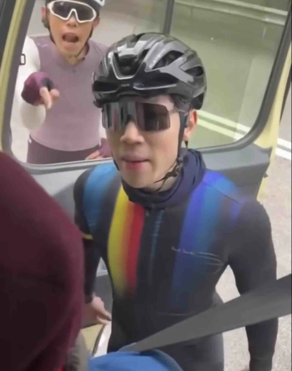 大埔單車 L 圍攻小巴