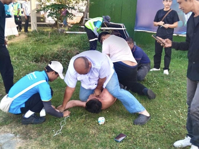 港男布吉與司機爆衝突,赤裸被制服過程曝光 港男布吉與司機爆衝突,赤裸被制服過程曝光