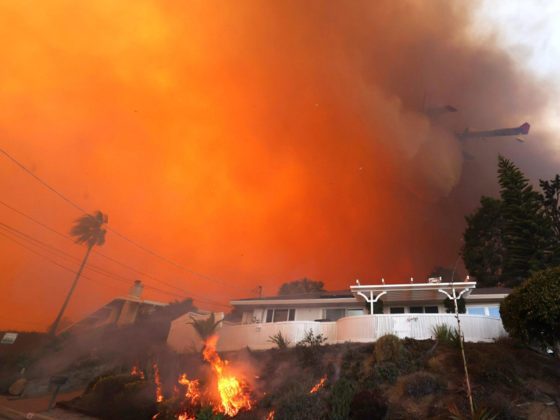 超過 3 萬人逃離 洛杉磯大火持續擴大