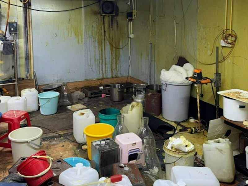 落馬洲製毒實驗室曝光! 落馬洲製毒實驗室曝光!