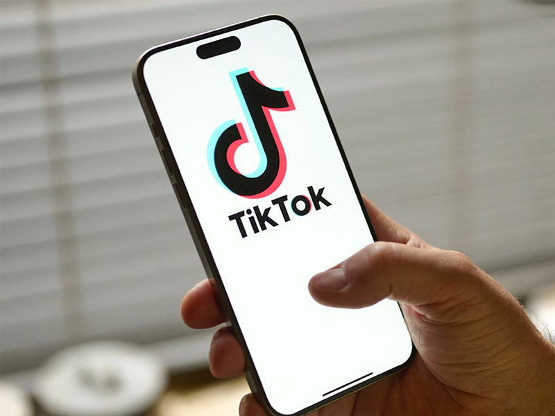 eBay 出現天價 TikTok 手機