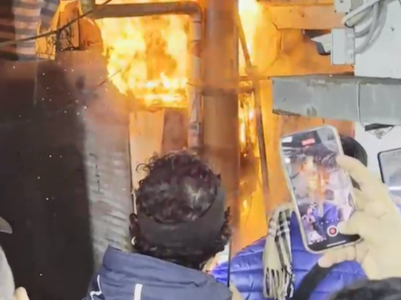 尖沙咀火警突襲！火光濃煙嚇壞眾人