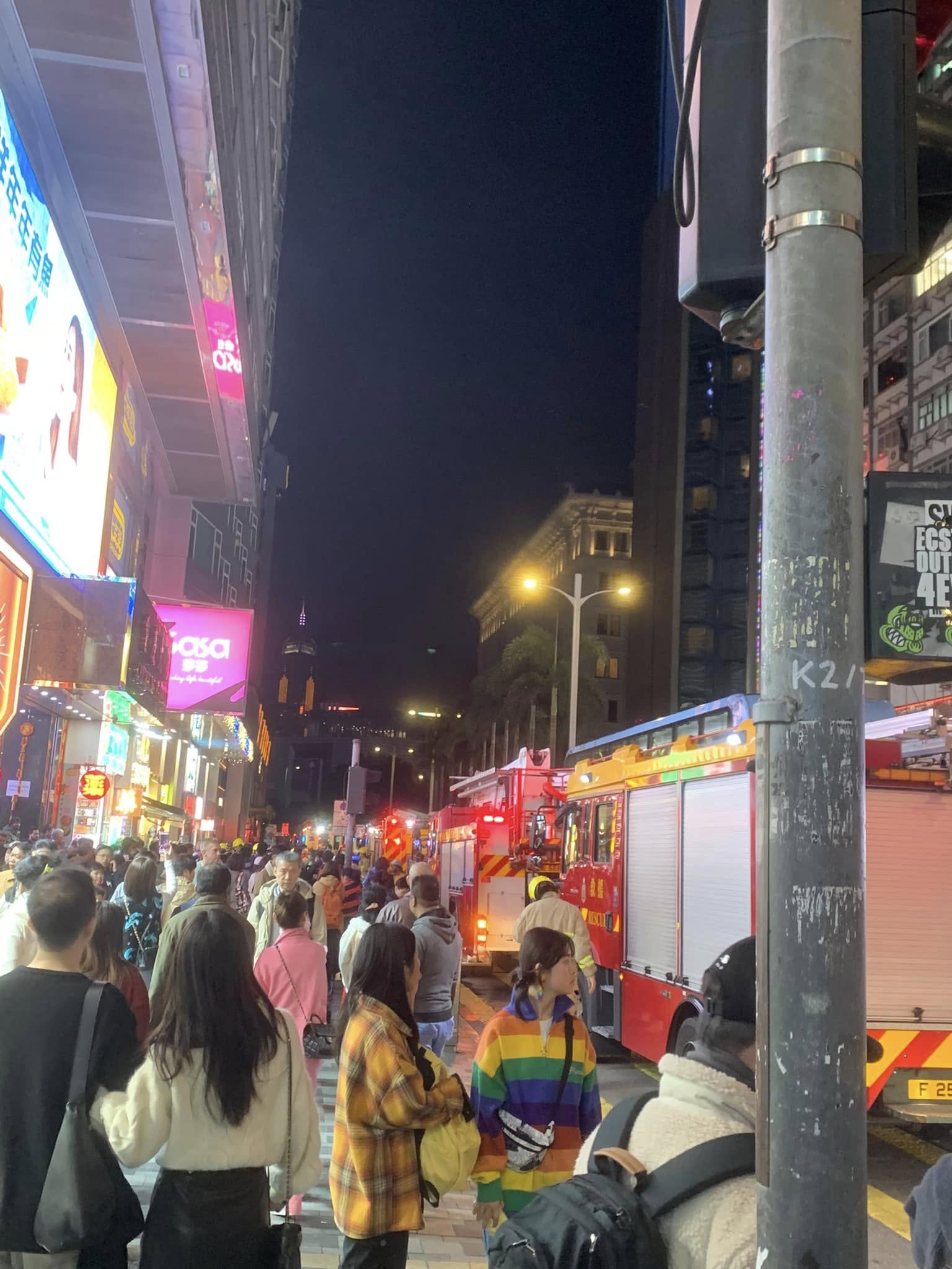 尖沙咀火警突襲！火光濃煙嚇壞眾人