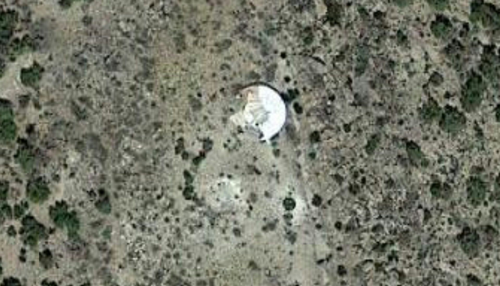 Google Maps 顯示美國山區有巨大白色 UFO