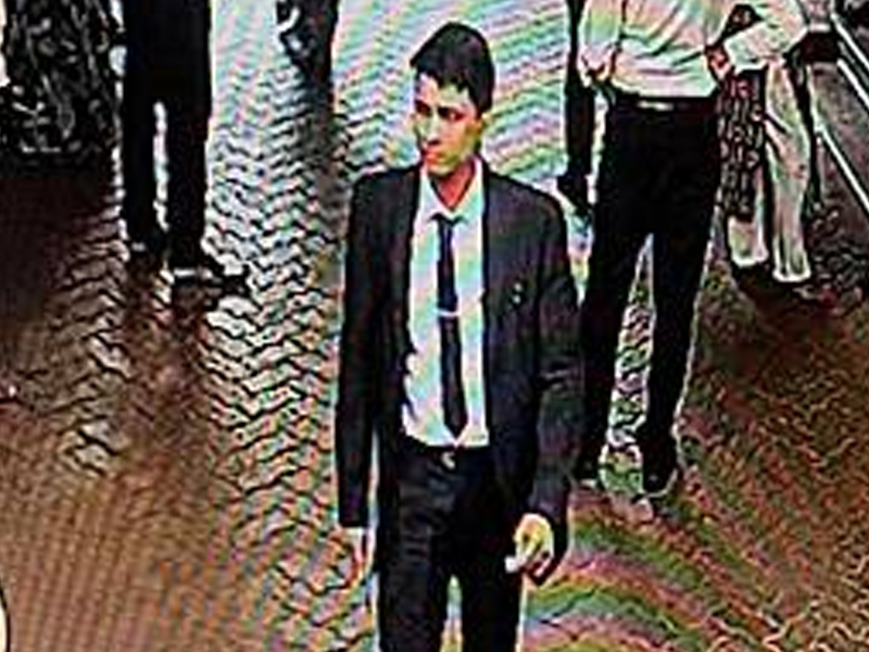 女槍手偽裝男律師，出庭擊斃黑幫大哥