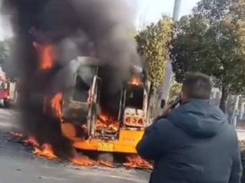 幼兒園校巴起火 3 女童不幸遇難