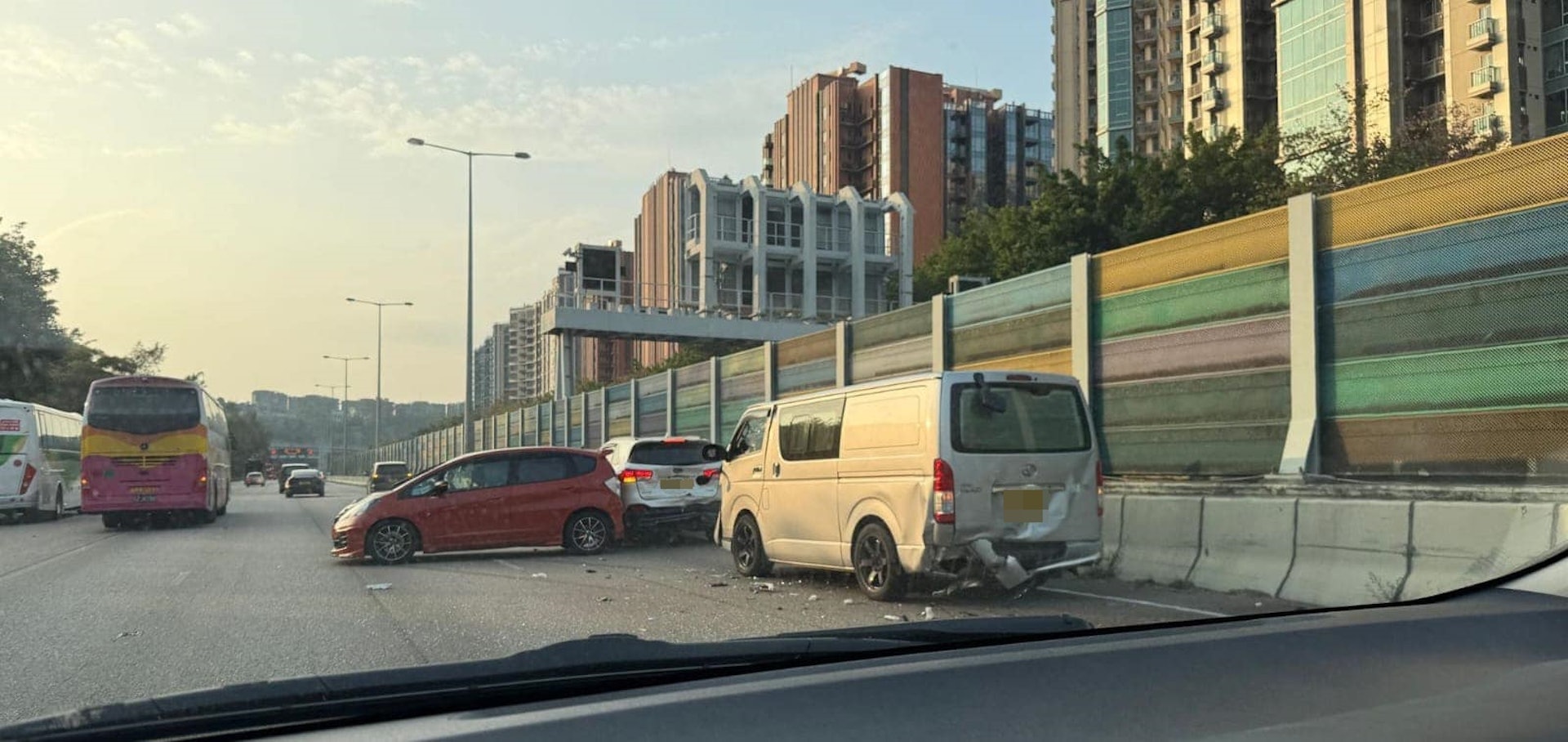 吐露港嚴重車禍 6 車相撞