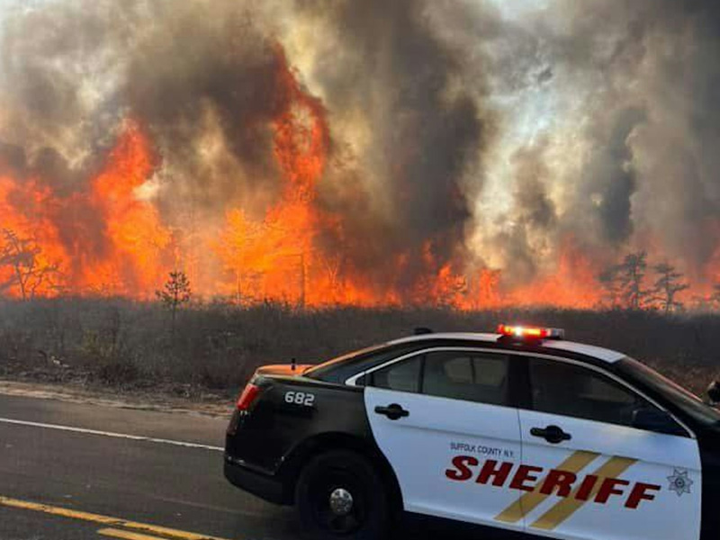 紐約長島山火,州長宣布緊急狀態 紐約長島山火,州長宣布緊急狀態