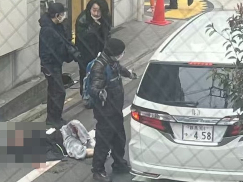 女子街頭直播，突遭被斬身亡