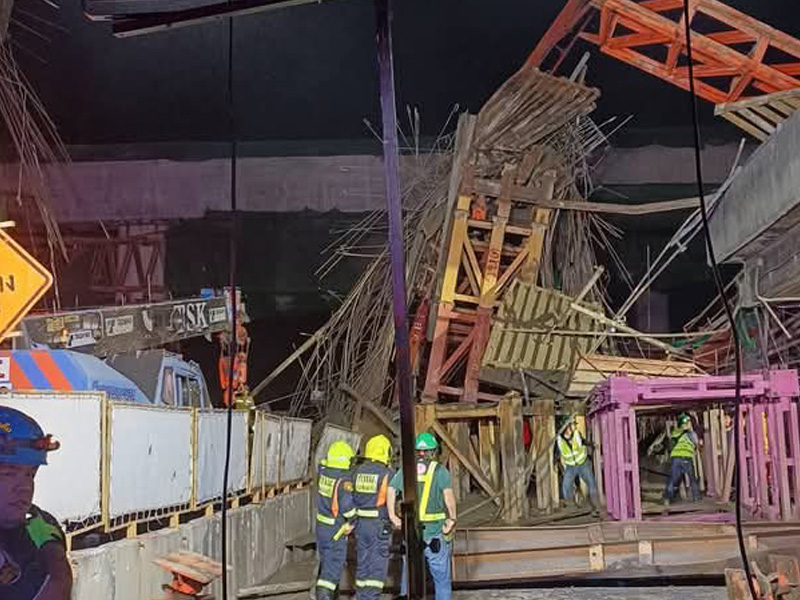 高速公路橋梁倒塌 7 死 27 傷 高速公路橋梁倒塌 7 死 27 傷