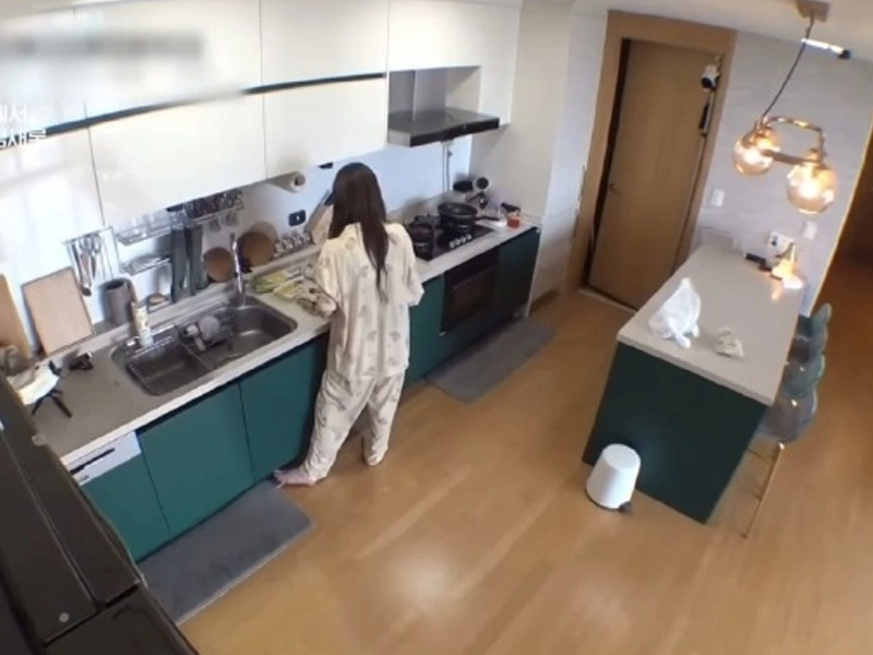 金秀賢金賽綸家中，脫褲洗碗照片曝光