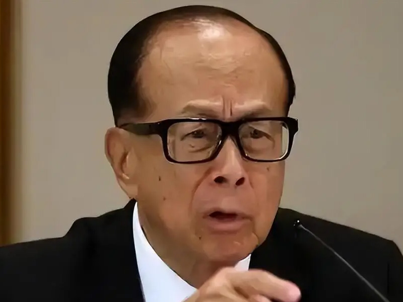 李嘉誠賣港口遭炮轟賣國