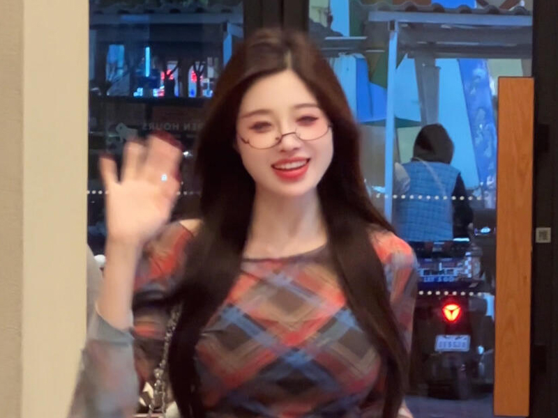 笑顔の女性は特に幸運です