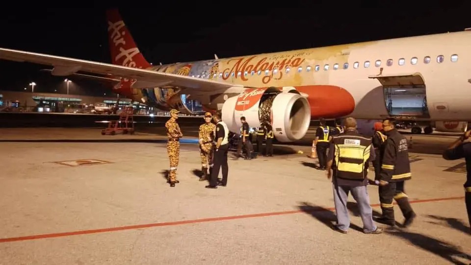 吉隆坡飛深圳 Airasia 空中引擎起火