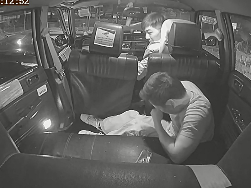 Tesla 猛撞的士，乘客車內完整過程