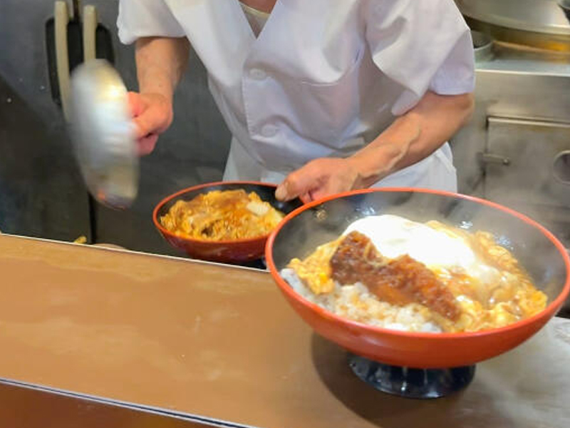 50 多年老字號豬排蓋飯