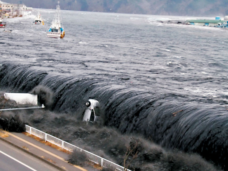 7 級地震襲沿海，發布海嘯警報
