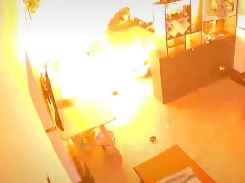 男孩在家做化學實驗爆炸