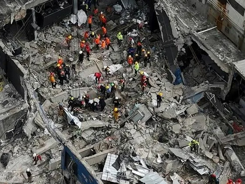 夜店屋頂坍塌 184 死