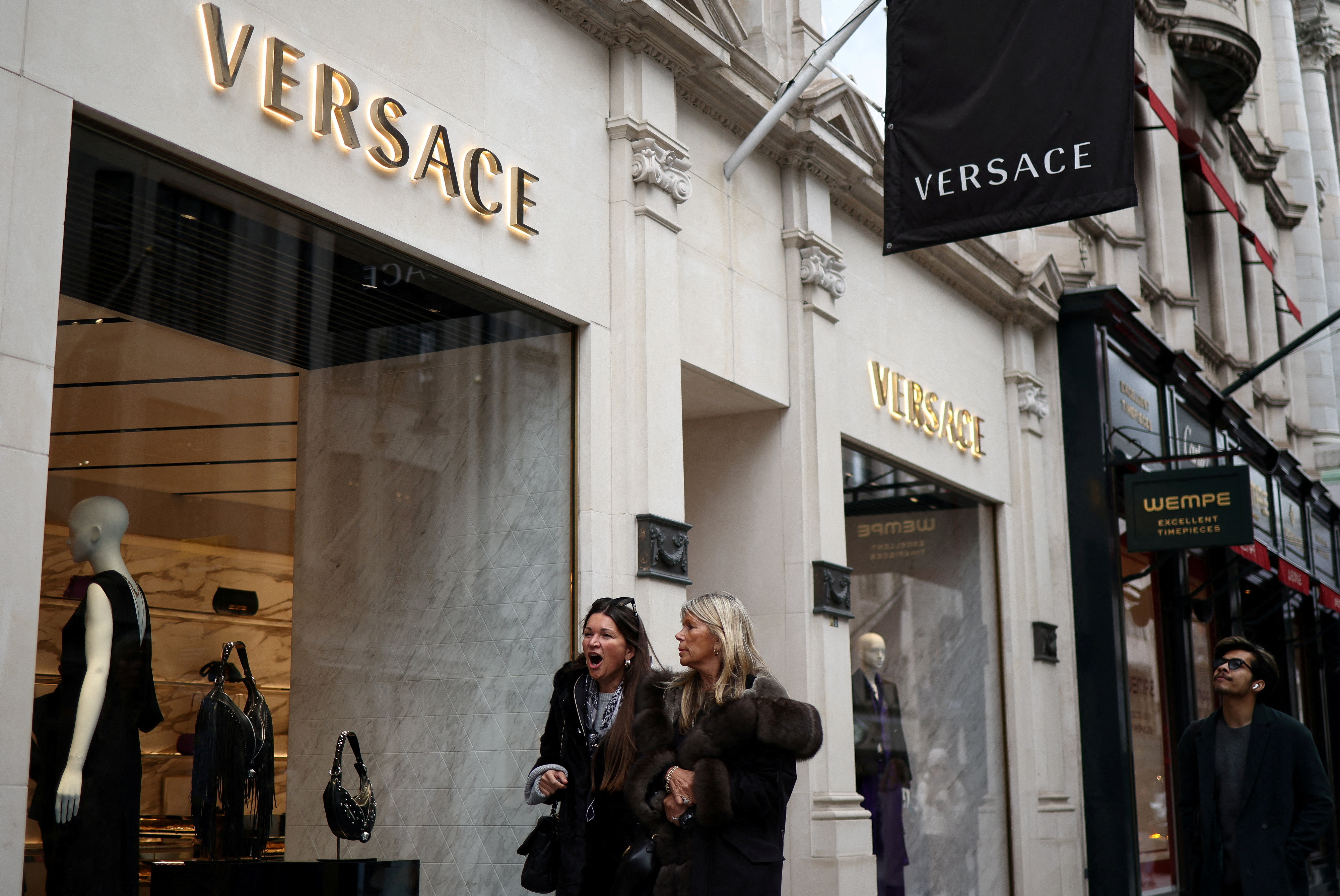 Prada 斥資逾 108 億收購 Versace
