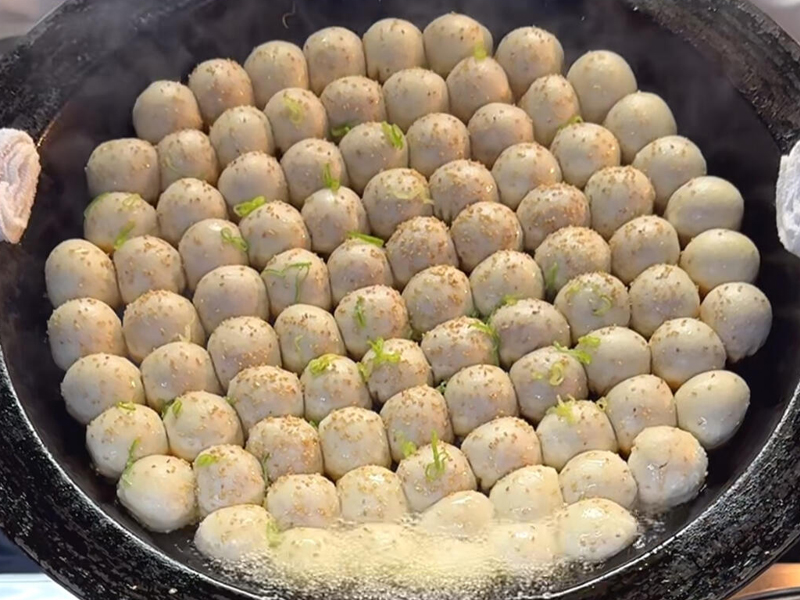 大阪美食！多汁烤小籠包