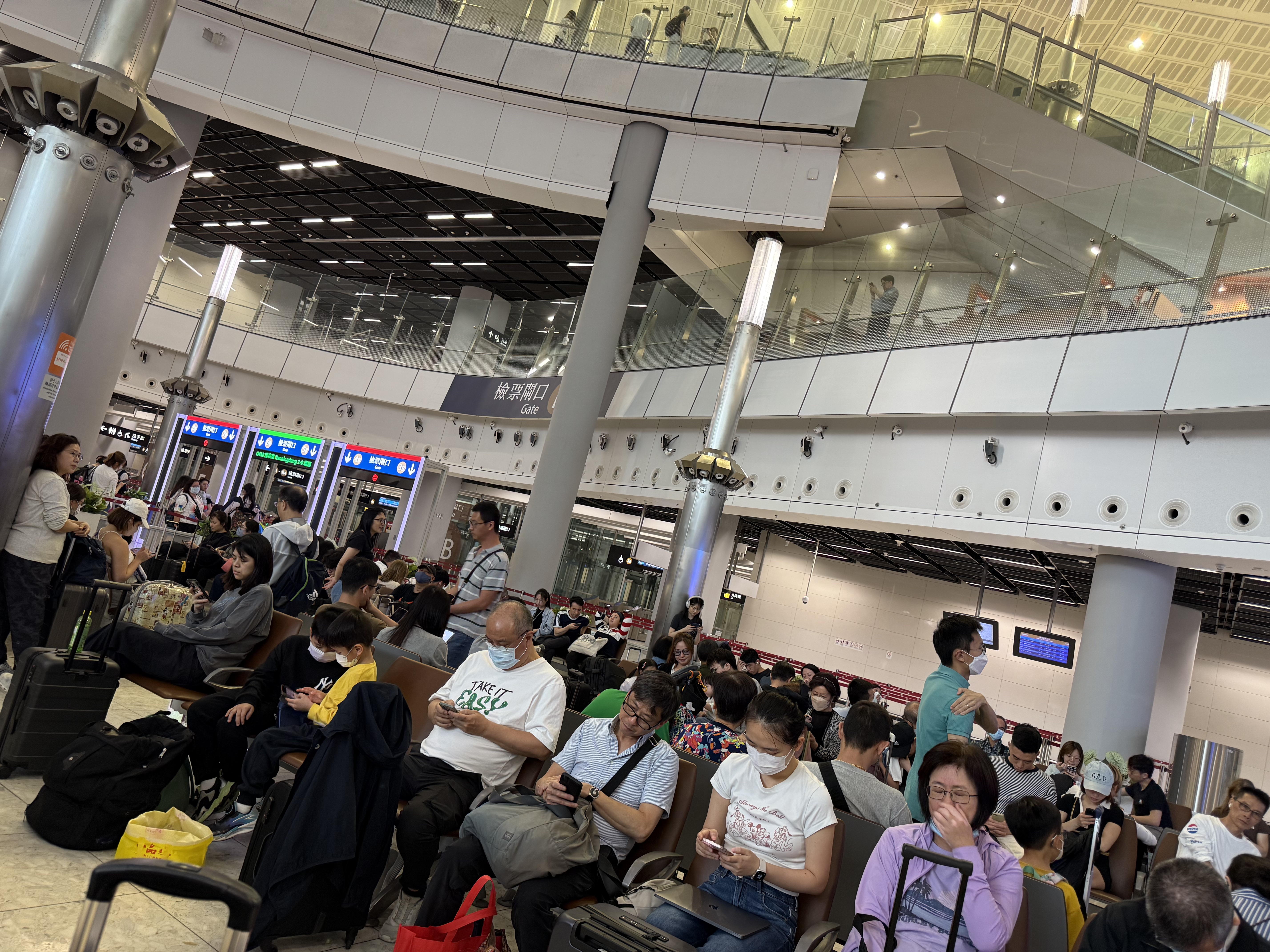 復活節，港人報復式旅遊消費