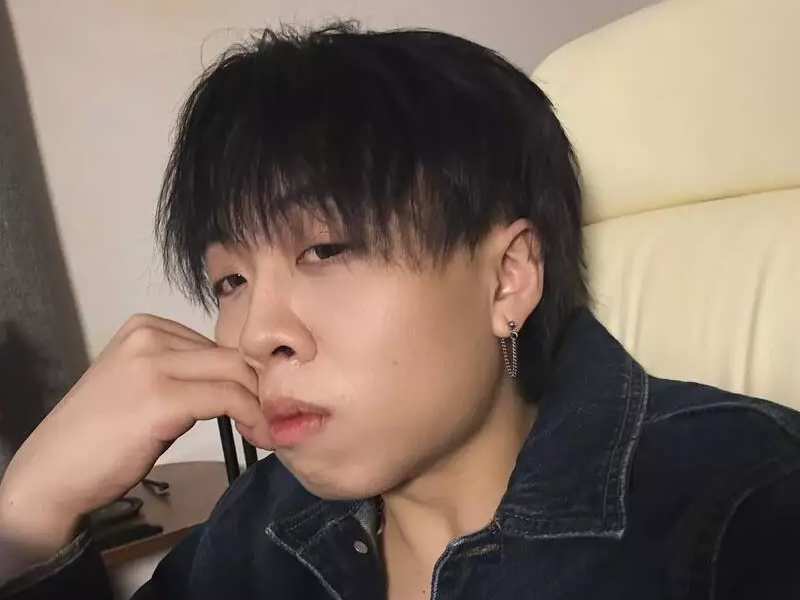 捉姦流出：音樂才子偷食十八歲妹 (有片)