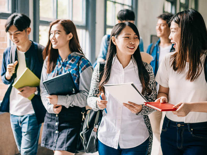 為什麼有錢人都送女兒去英國讀書