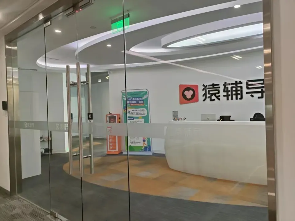 7 點起床 1 點睡覺，腦幹出血 ICU 抢救