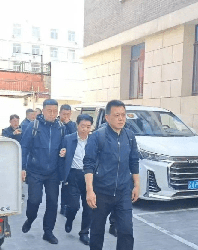 財政部司長，現場被抓畫面曝光
