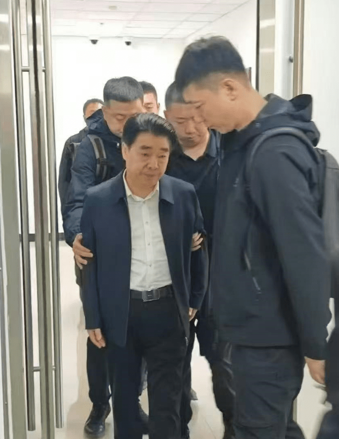 財政部司長，現場被抓畫面曝光