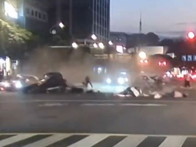 汽車撞人奪命，兩死多傷