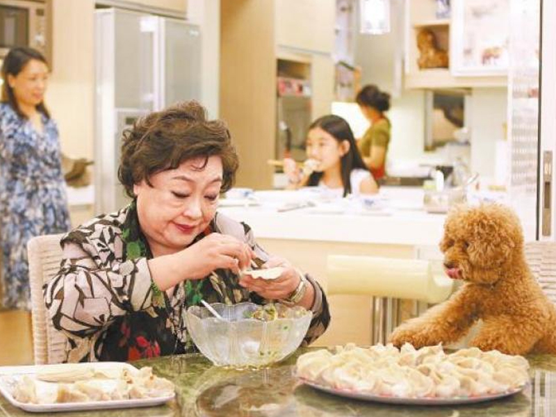 被丈夫拋棄的女人，賣餃子年入60億