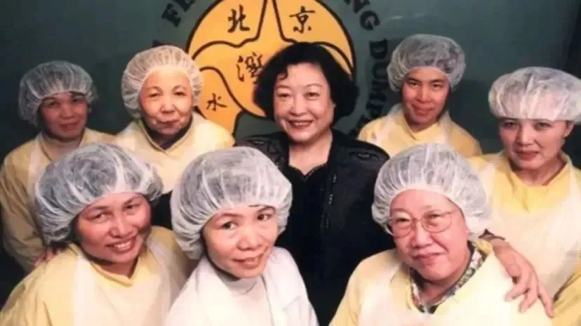 被丈夫拋棄的女人，賣餃子年入60億