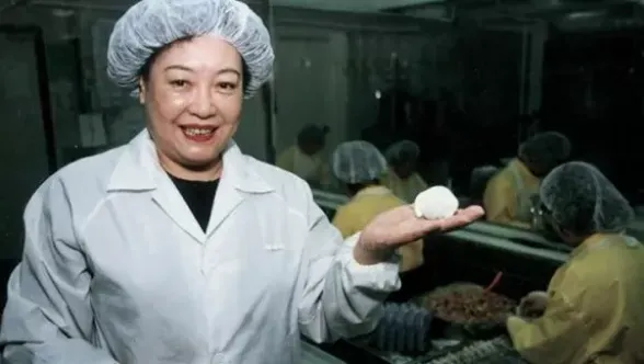 被丈夫拋棄的女人，賣餃子年入60億