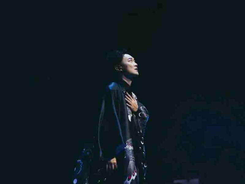 陳奕迅日本演唱會，原子彈爆炸畫面引爭議