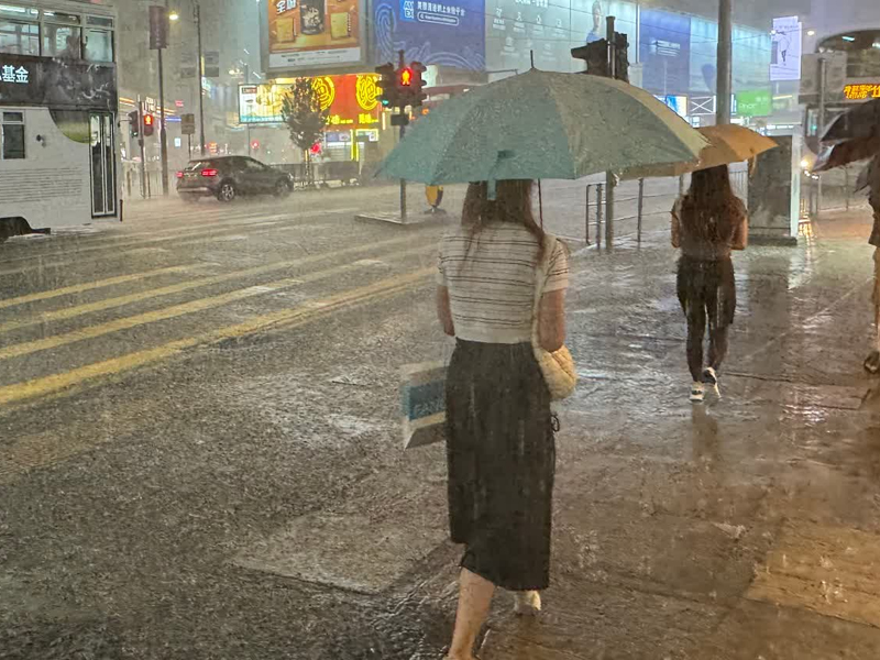 天文台警告：未來兩三小時狂風雷暴