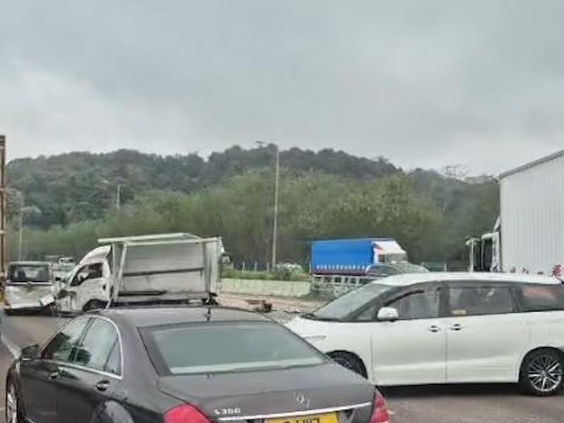 吐露港公路 5 車交通意外