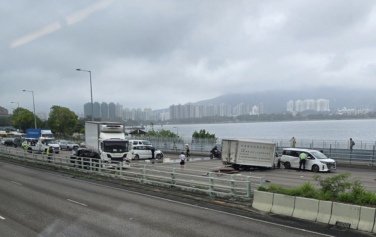 吐露港公路 5 車交通意外