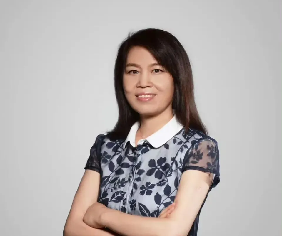 身家 440 億！大學副校長成首富