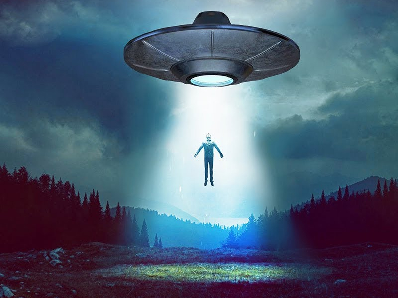 新疆夜空驚現不明飛行物